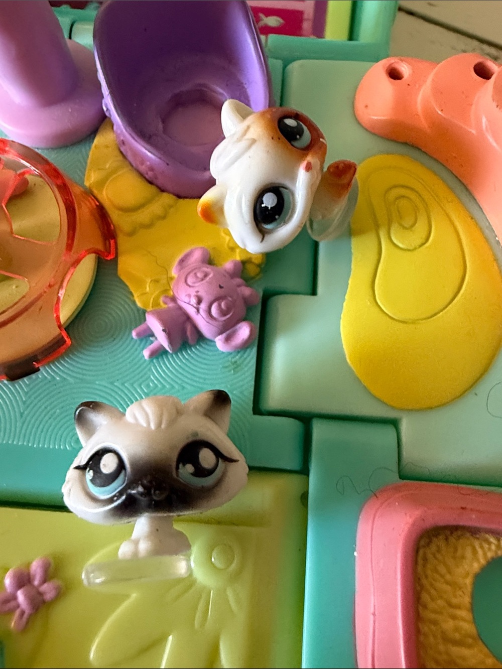 2006 Hasbro Littlest pet shop Teal Fold-Out Playset Travel Case Teeniest Tiniest - Picture 2 of 6